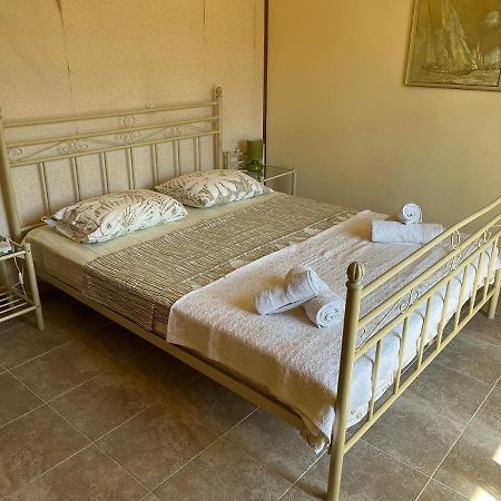 Guesthouse Kaliepia 이에리소스 외부 사진